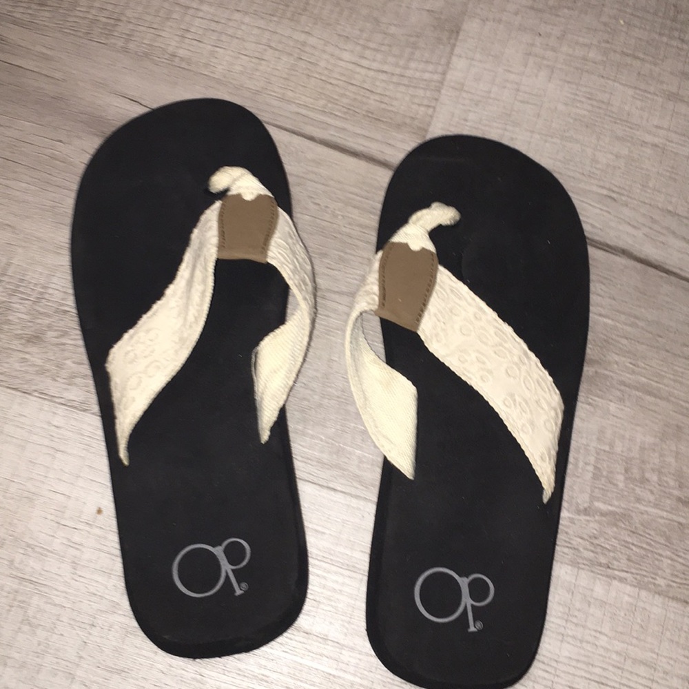 BLACK SANDALS